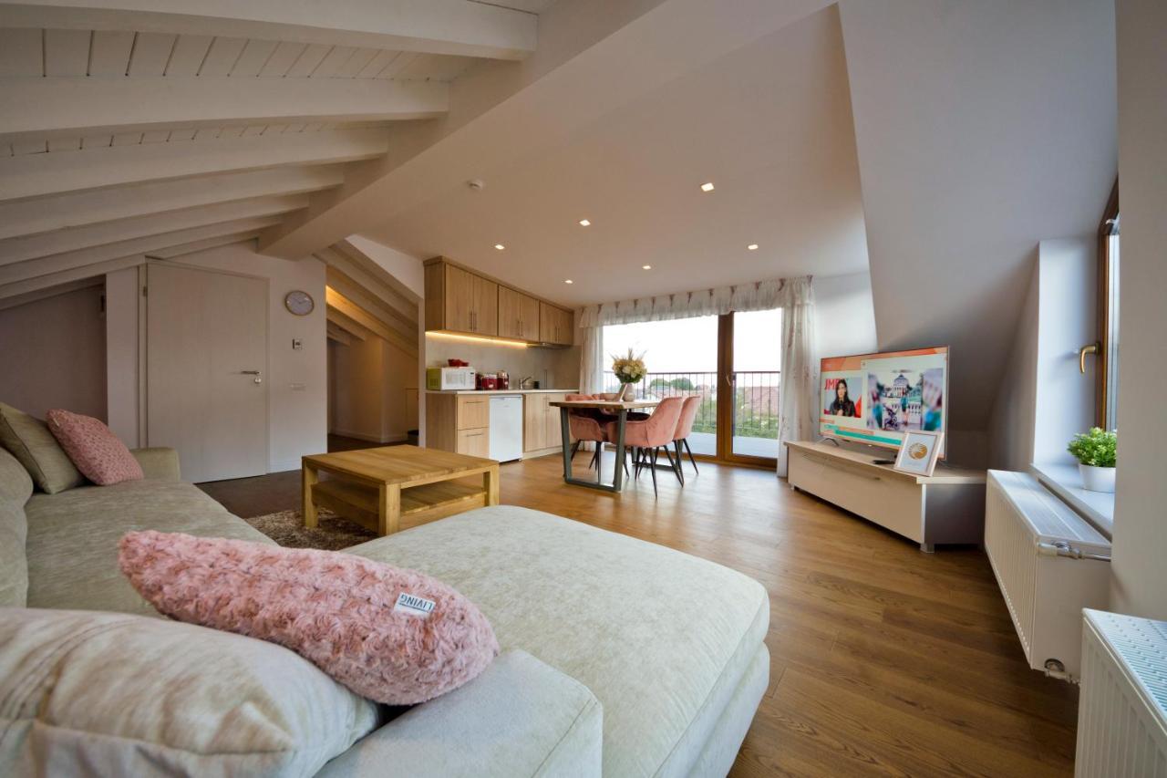 Apartaments Rîşnov Eksteriør bilde