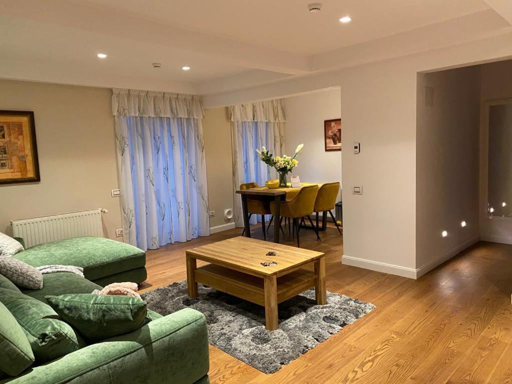 Apartaments Rîşnov Eksteriør bilde
