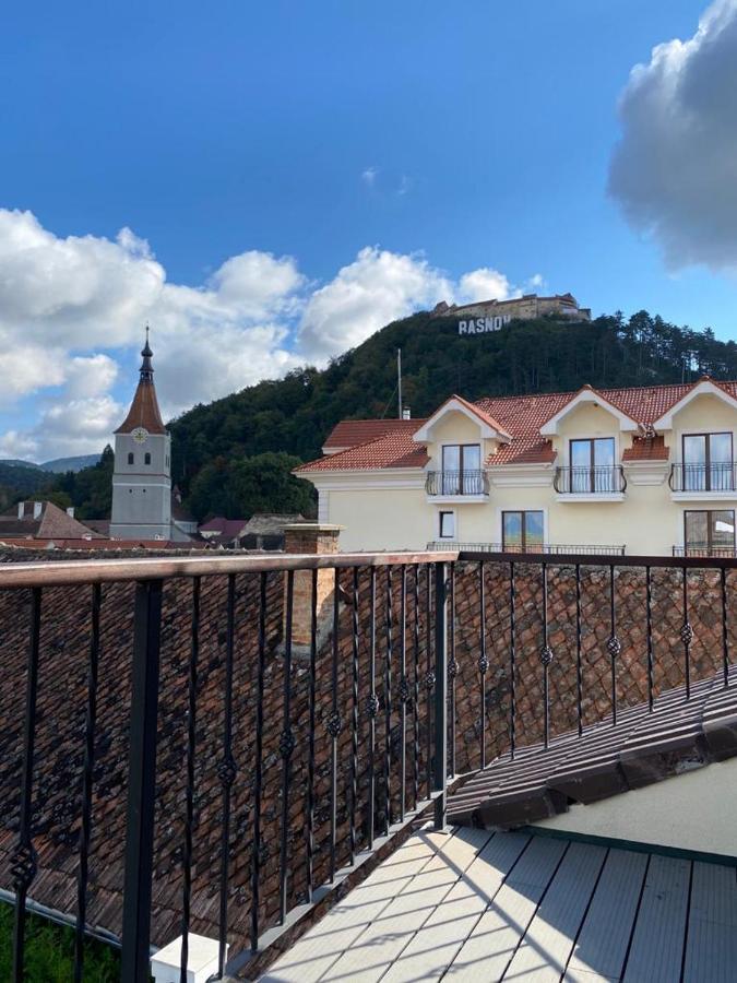 Apartaments Rîşnov Eksteriør bilde