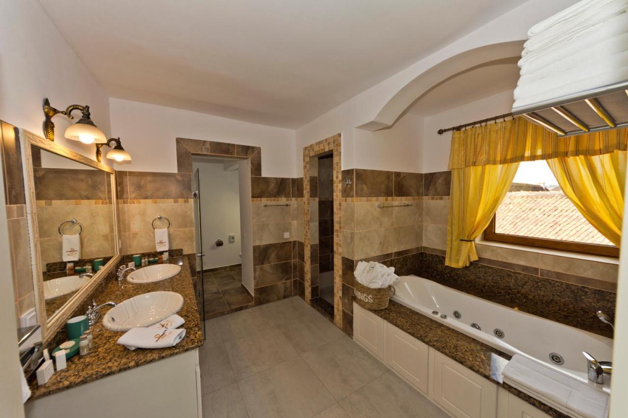 Apartaments Rîşnov Eksteriør bilde
