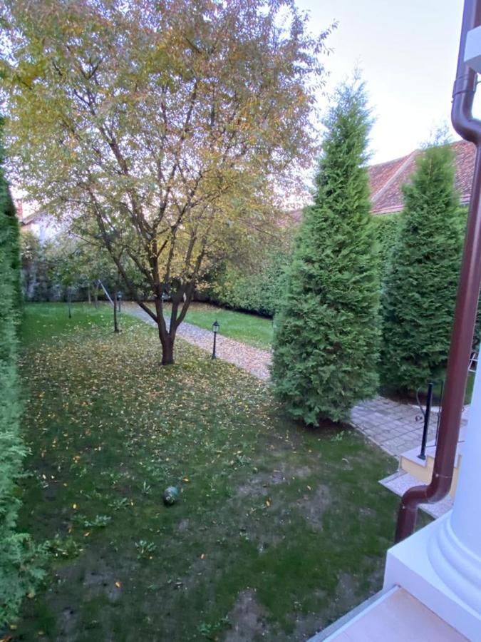 Apartaments Rîşnov Eksteriør bilde