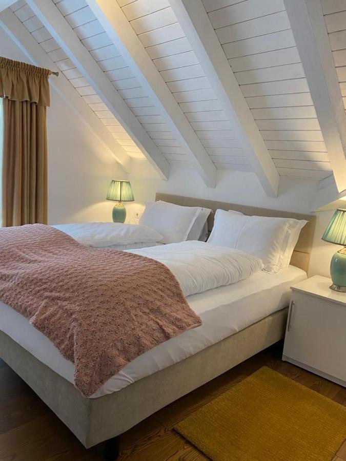 Apartaments Rîşnov Eksteriør bilde